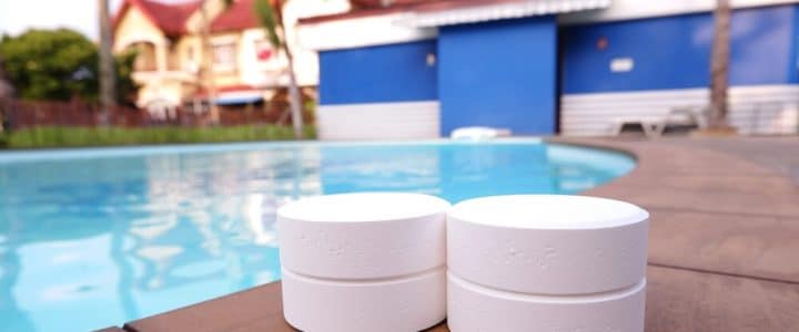 découvrez des astuces pratiques pour réduire le niveau de chlore dans votre piscine tout en préservant la qualité de l'eau et le confort de baignade. suivez nos conseils pour un entretien simplifié et une baignade agréable.