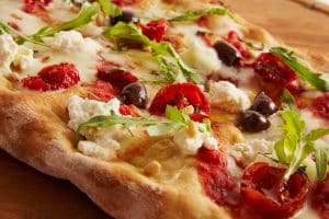 Comment réchauffer une pizza congelée déjà cuite de manière optimale